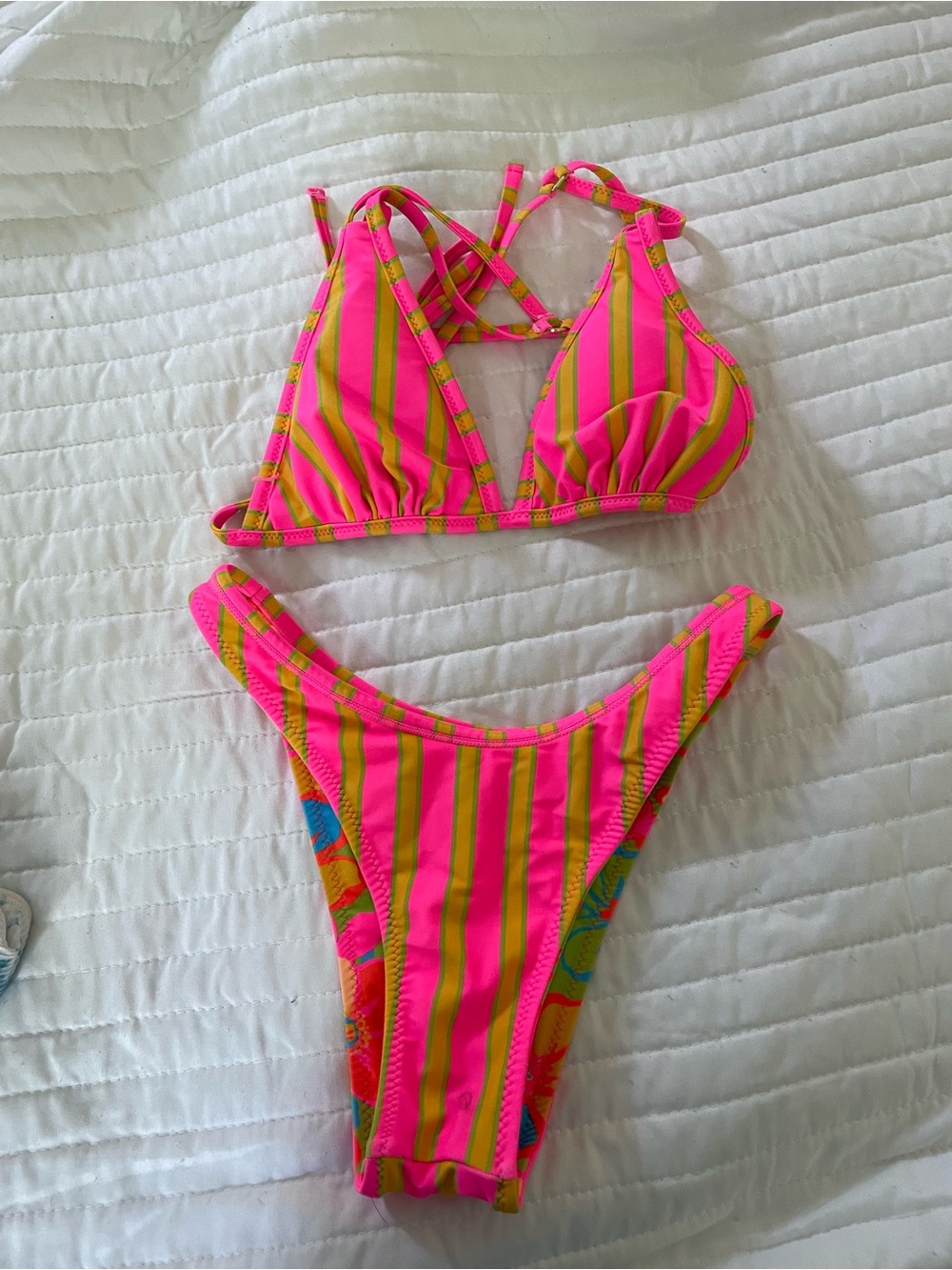 REVERSIBLE wild fable Neon Pink  Stripe or vibrant floral women’s Bikini Set